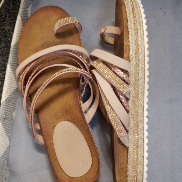 Boho flip-flops. - Picture 3 of 8